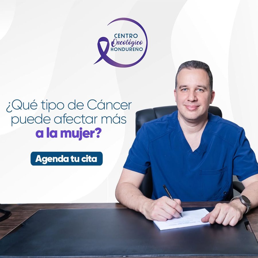 Especialista explicando información oncológica